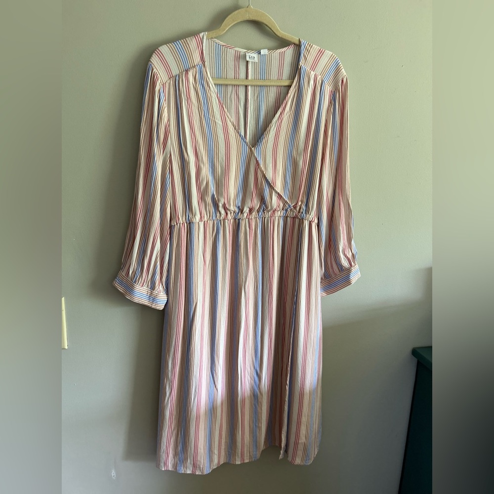 Women’s striped Gap maternity wrap dress. Size Large.